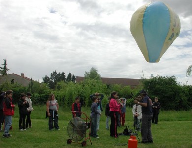 Activités Manuelles : Fabrication d'une mini montgolfière